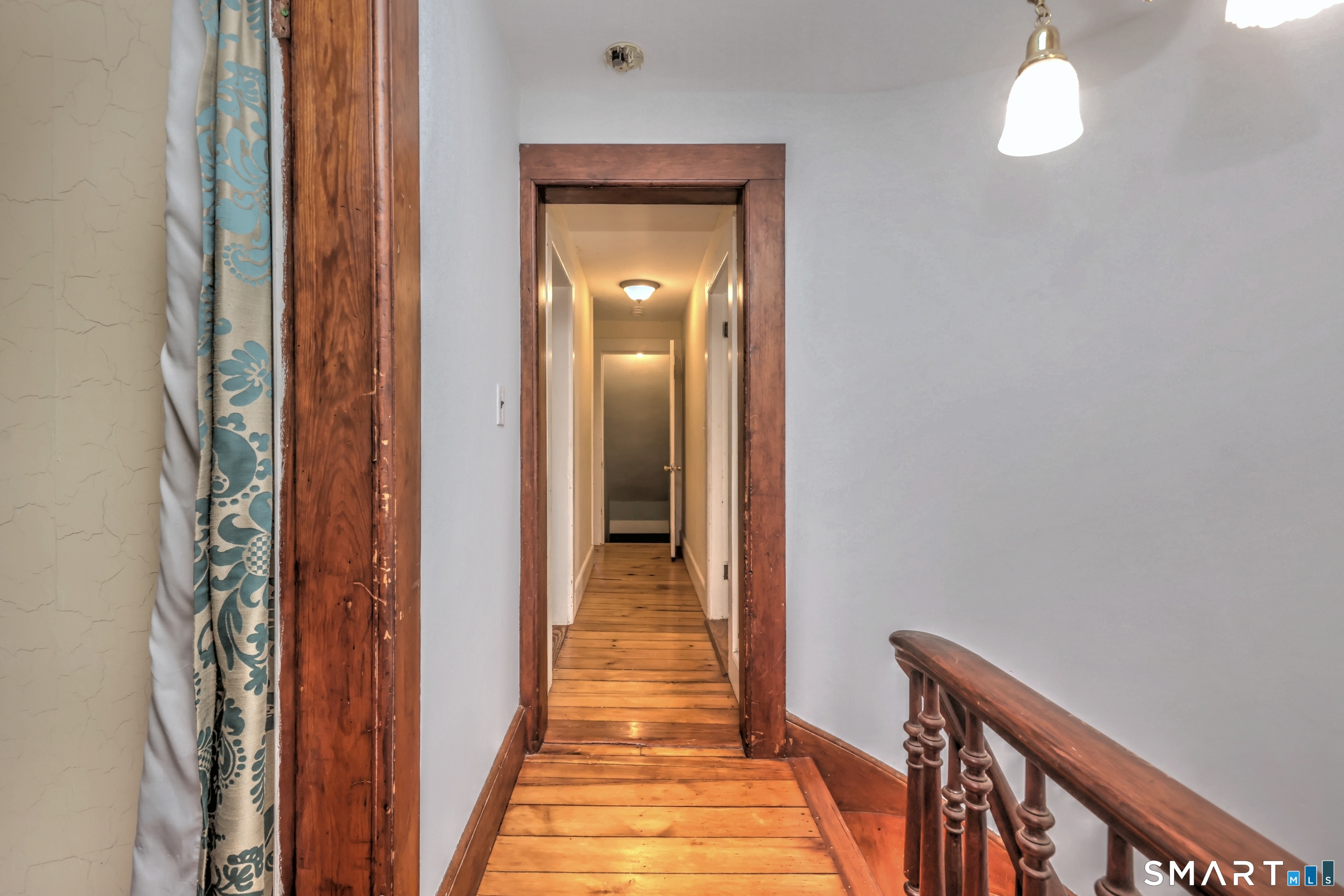 186 Jones Hill Road West Haven, CT 06516 - Photo 30 of 33 a view of a hallway with wooden floor and a bathroom