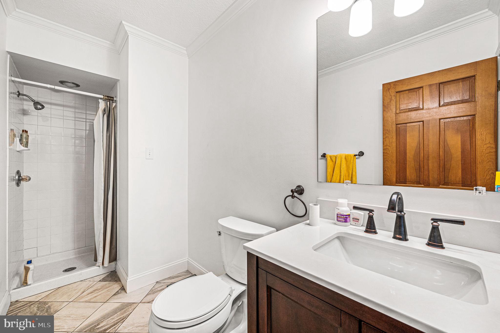 45 West Ridley Avenue Norwood, PA 19074 - Photo 16 of 37 Full bathroom on main level