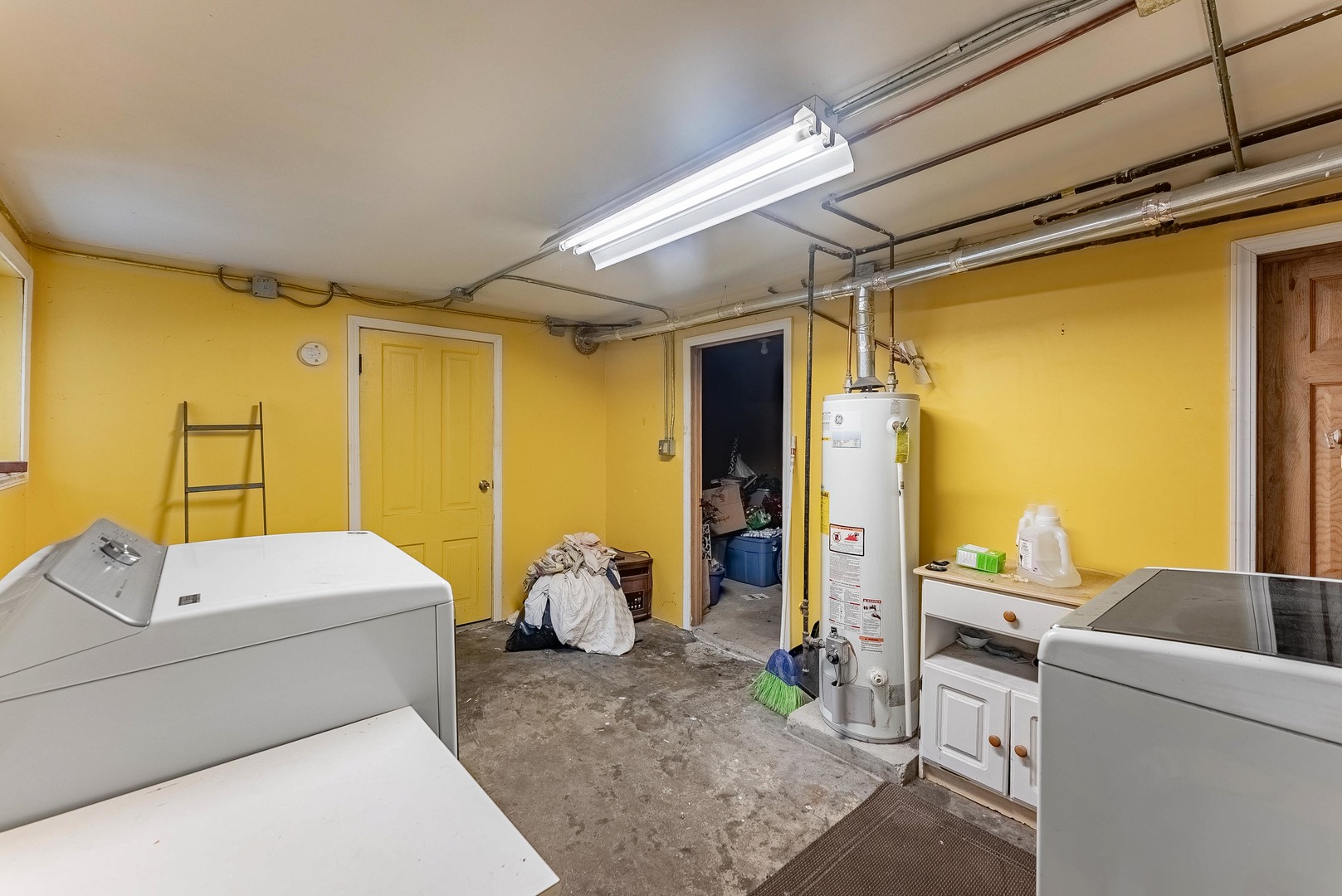 1019 West 18th Street Chicago, IL 60608 - Photo 20 of 26 a living room with a couch and a table