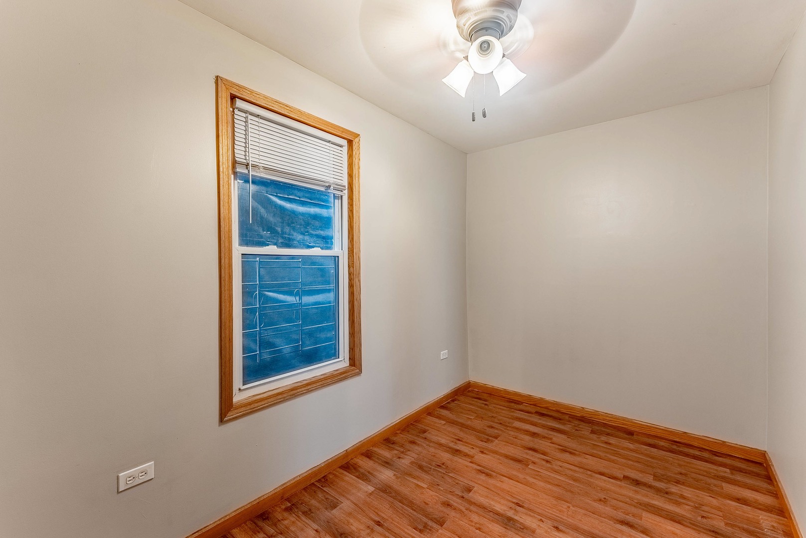 1019 West 18th Street Chicago, IL 60608 - Photo 8 of 26 a view of empty room with window
