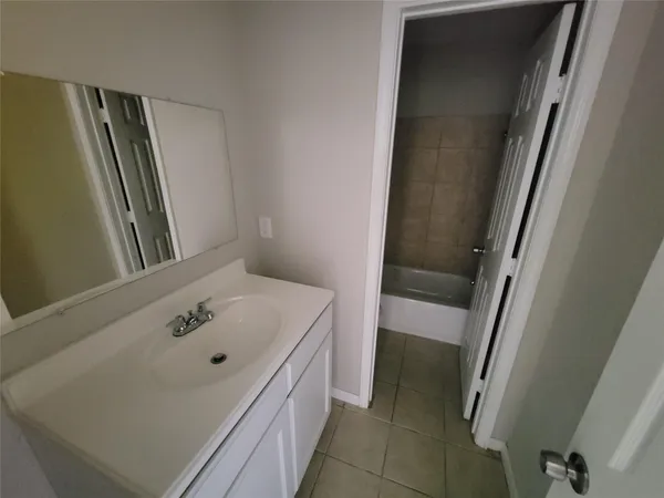 $1,200 | 3206 Lobit Drive, Unit 13, Dickinson, TX 77539