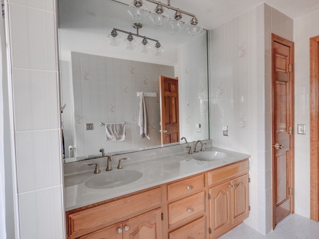 45 Hunter Road Ludlow, MA 01056 - Photo 7 of 28 Gallery Image 7