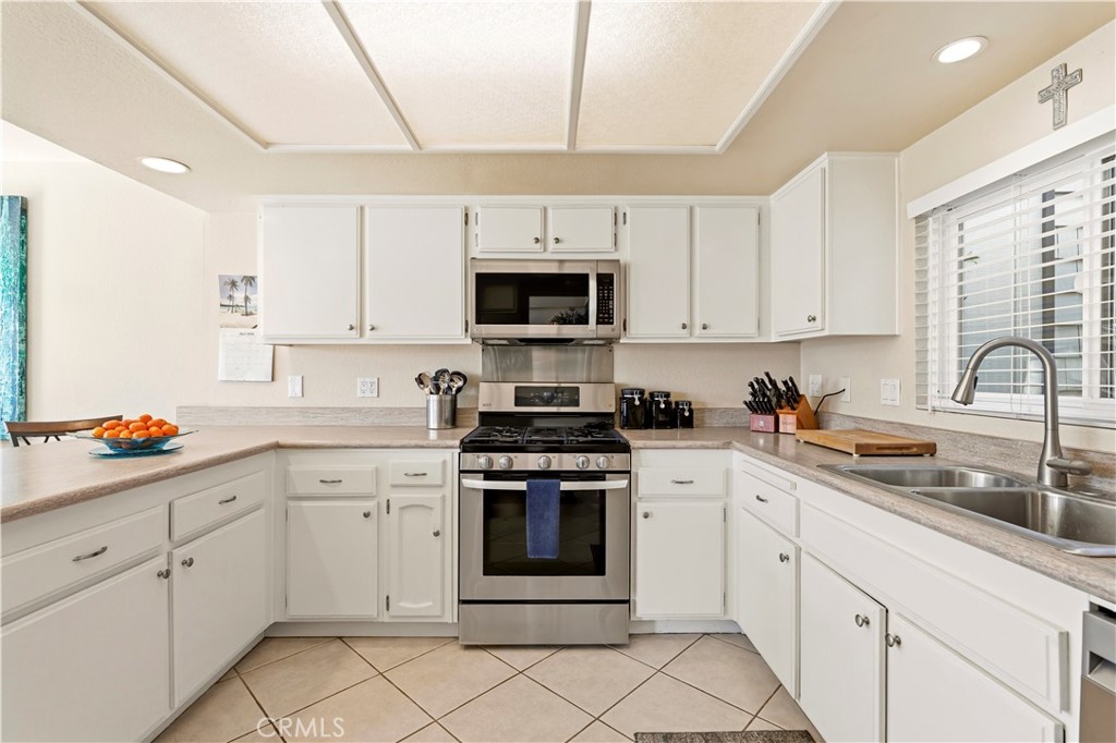 4574 Gateshead Oxnard, CA 93035 - Photo 40 of 71 Downstairs Bath