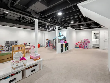 $1,150,000 | 734 Forest Glen Lane, Oak Brook, IL 60523