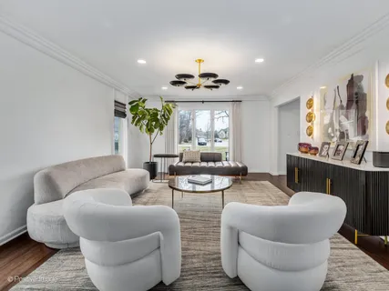 $1,150,000 | 734 Forest Glen Lane, Oak Brook, IL 60523