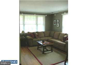 1806 Thomas Road Wilmington, DE 19803 - Photo 3 of 12 Living Room