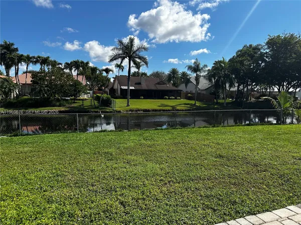$5,200 | Jacaranda Lakes, Plantation, FL 33322