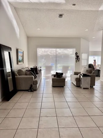 $5,200 | Jacaranda Lakes, Plantation, FL 33322