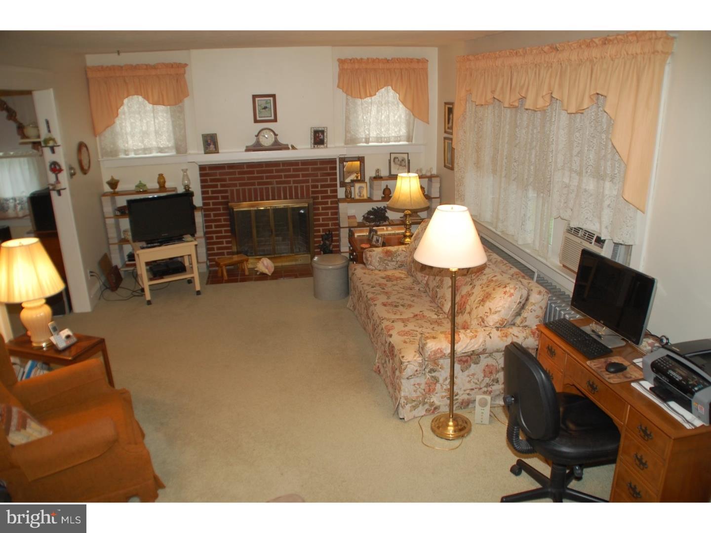 86 East Ridge Avenue Telford, PA 18969 - Photo 4 of 25 Living Room