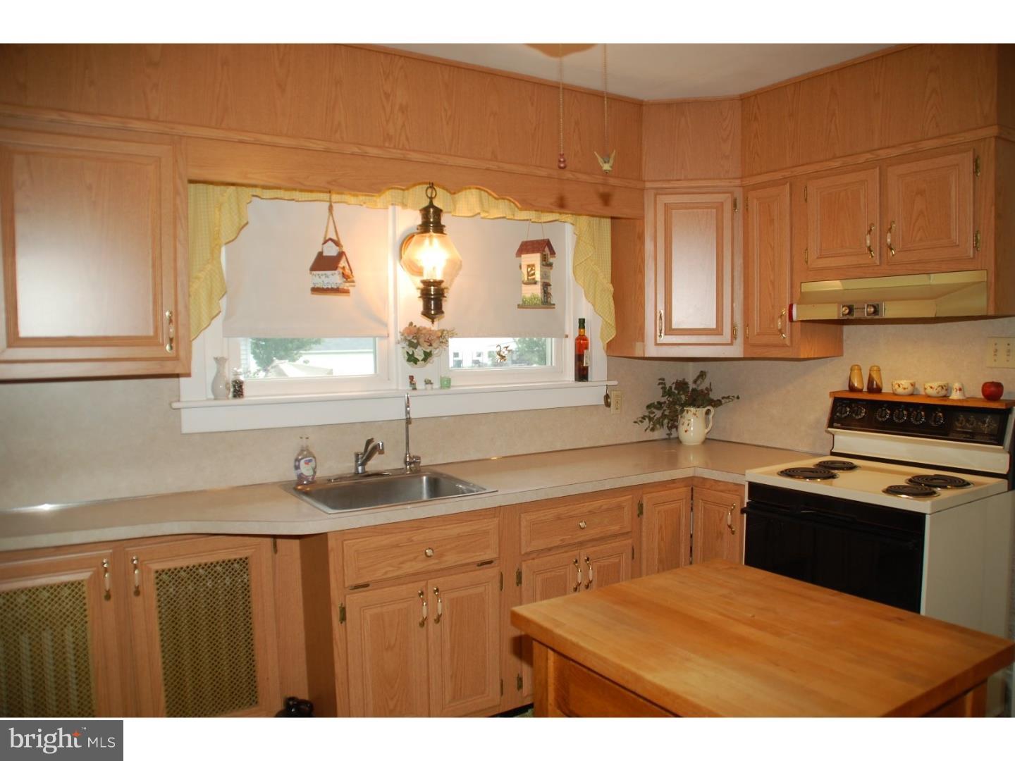 86 East Ridge Avenue Telford, PA 18969 - Photo 5 of 25 Kitchen