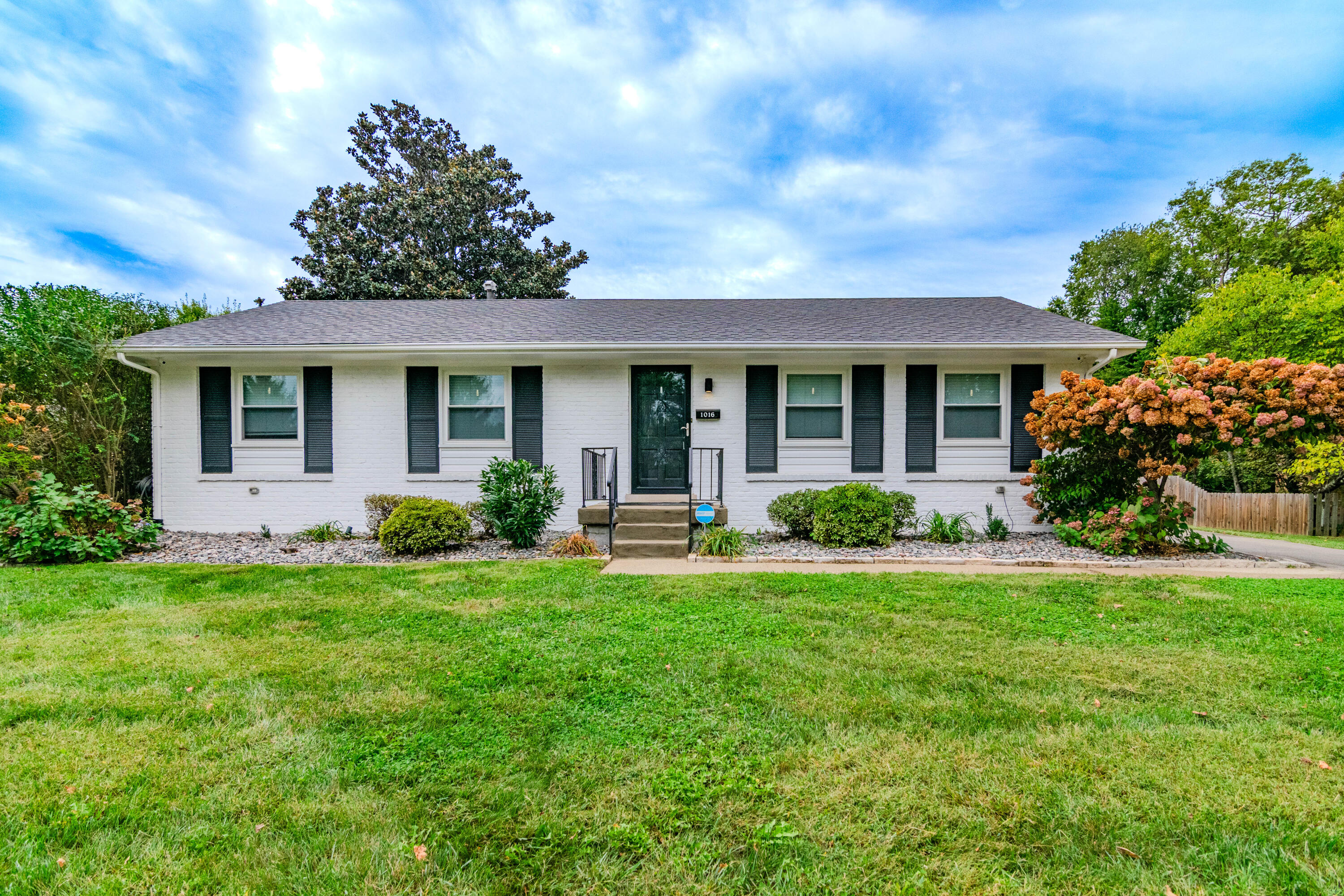 1016 Lane Allen Road Lexington, KY 40504 - Photo 12 of 40 1016LaneAllen-0090
