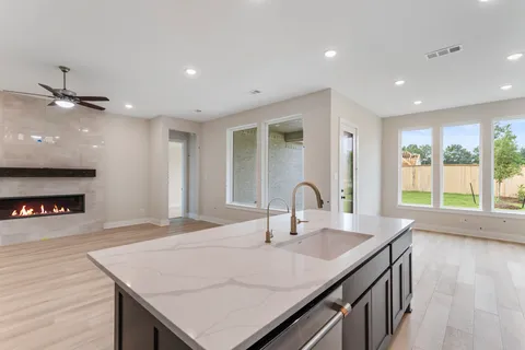 $750,000 | 8143 Fenway Hts Drive, The Woodlands, TX 77389