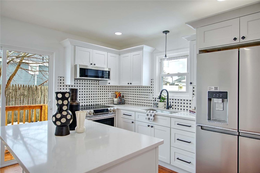 46 Hopewell Avenue Cranston, RI 02920 - Photo 17 of 49