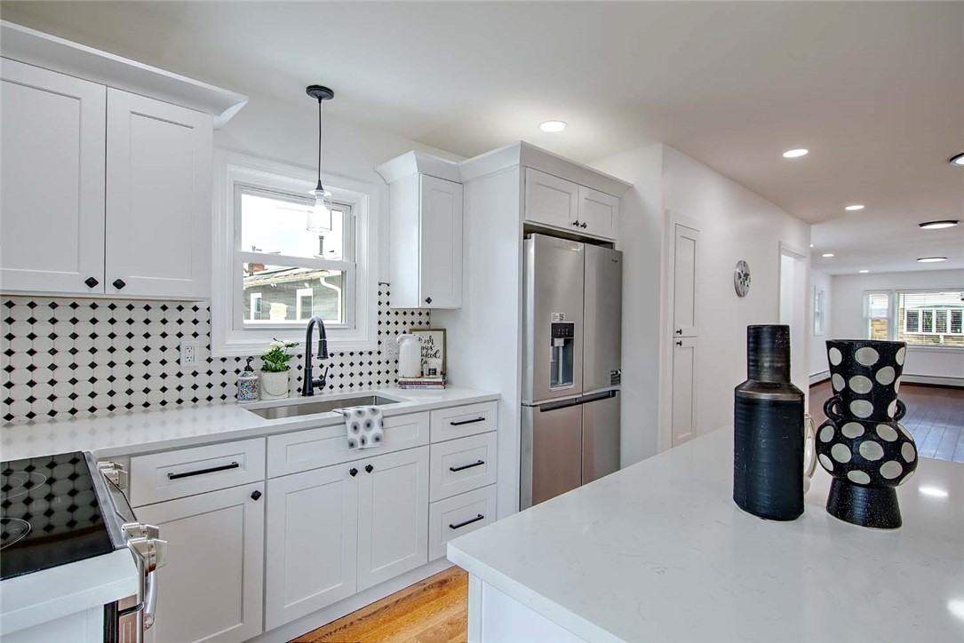 46 Hopewell Avenue Cranston, RI 02920 - Photo 19 of 49
