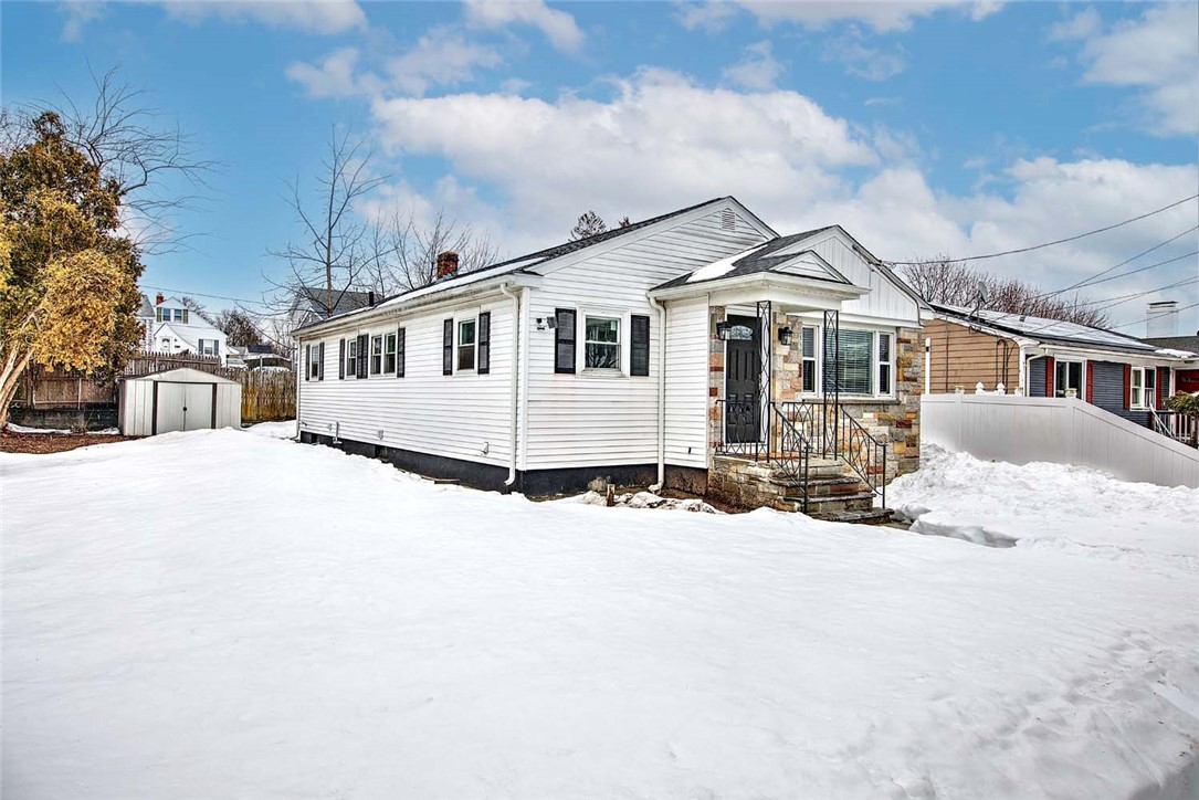 46 Hopewell Avenue Cranston, RI 02920 - Photo 3 of 49