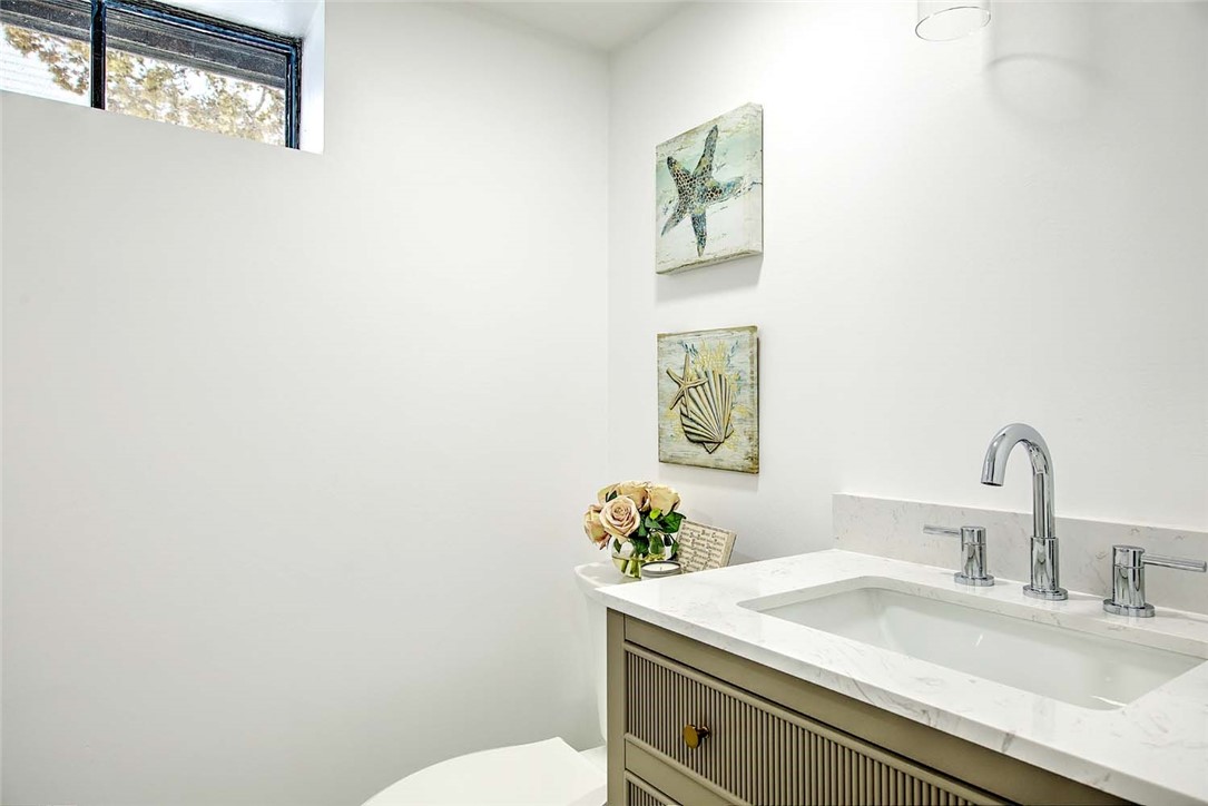 46 Hopewell Avenue Cranston, RI 02920 - Photo 40 of 49