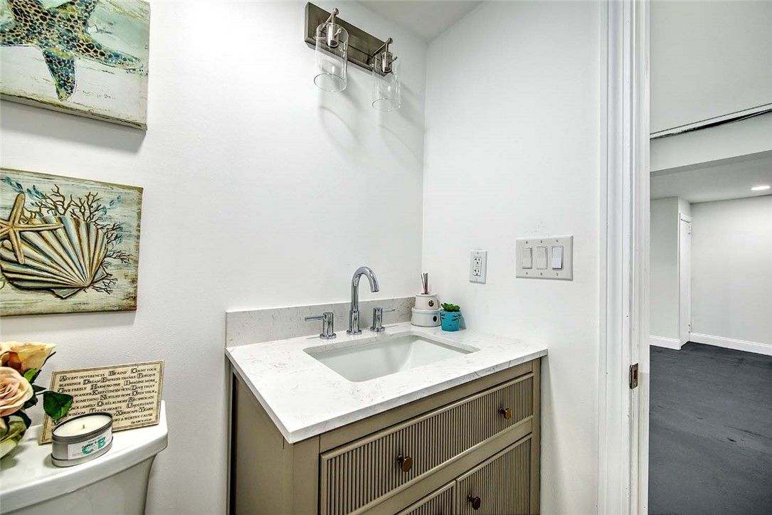 46 Hopewell Avenue Cranston, RI 02920 - Photo 42 of 49