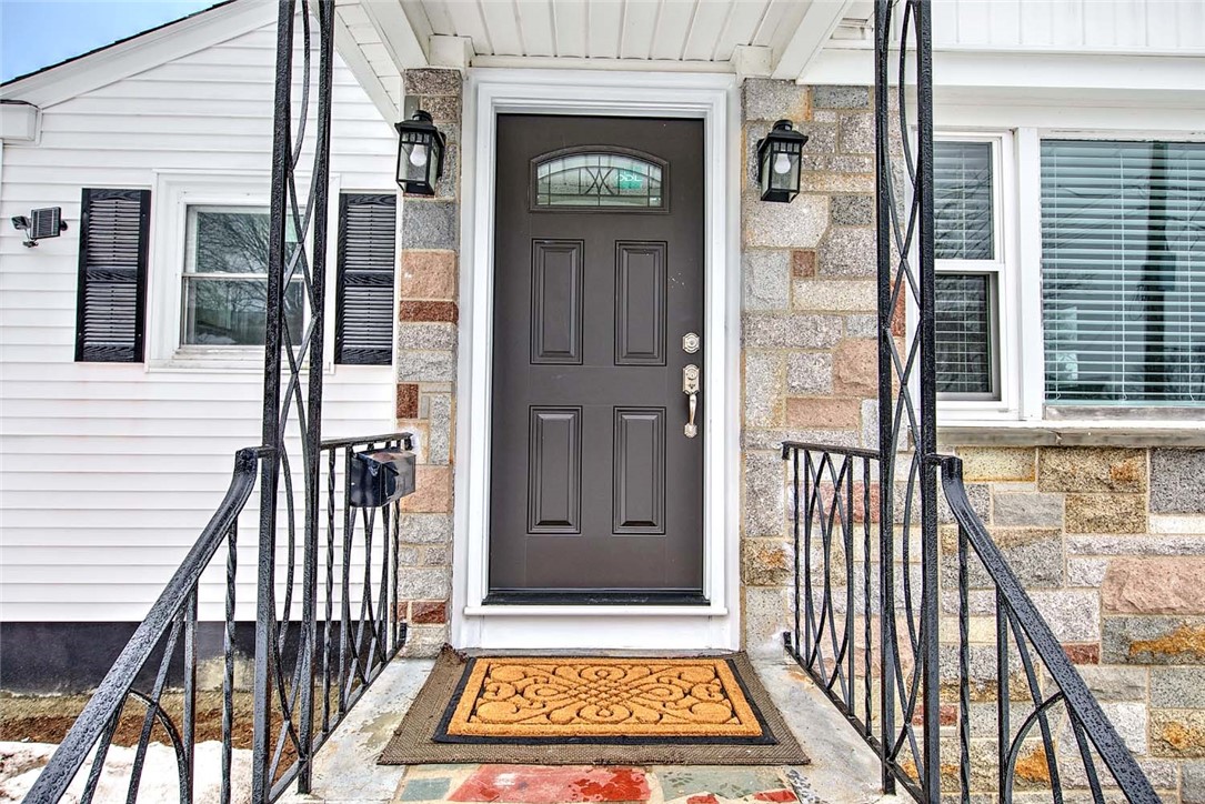 46 Hopewell Avenue Cranston, RI 02920 - Photo 6 of 49
