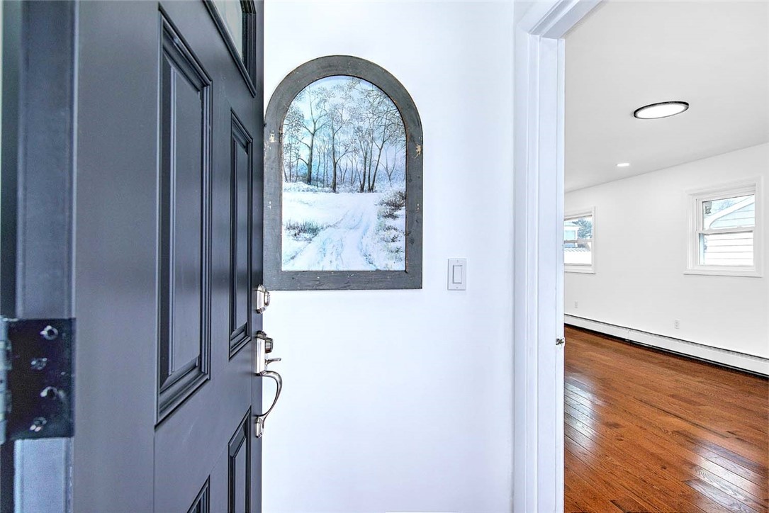 46 Hopewell Avenue Cranston, RI 02920 - Photo 7 of 49