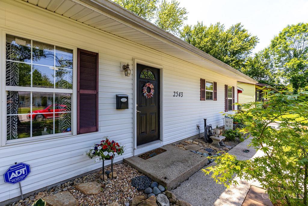 2543 Topeka Street Cincinnati, OH 45231 - Photo 3 of 24