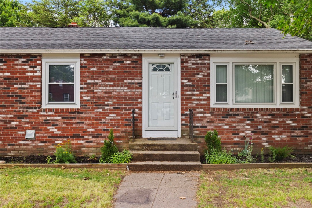 142 Adrian Street Warwick, RI 02886 - Photo 3 of 27