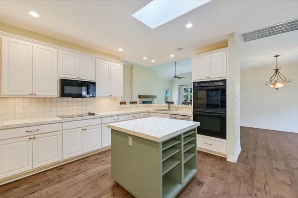 $679,000 | 2300 Founders Circle, Spicewood, TX 78669