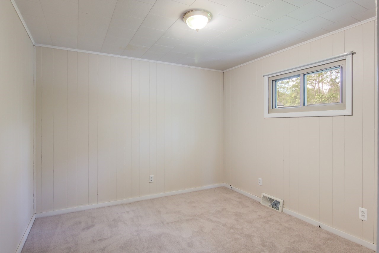 1034 Hoosier Valley Road Traverse City, MI 49685 - Photo 14 of 21 1866609-13.JPG