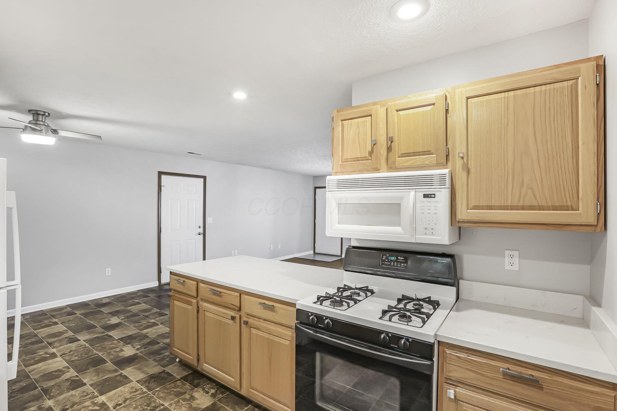 261 Goose Pond Road, Unit D Newark, OH 43055 - Photo 15 of 30 16-web-or-mls-0V3A8075