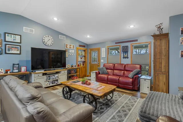 $515,000 | 401 A County Road 2500 North, Mahomet, IL 61853