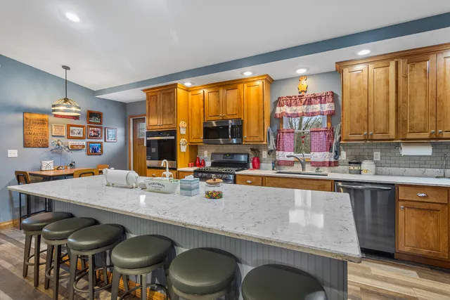 $515,000 | 401 A County Road 2500 North, Mahomet, IL 61853