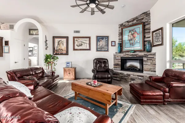 $1,199,000 | 44421 North 18th Street, New River, AZ 85087