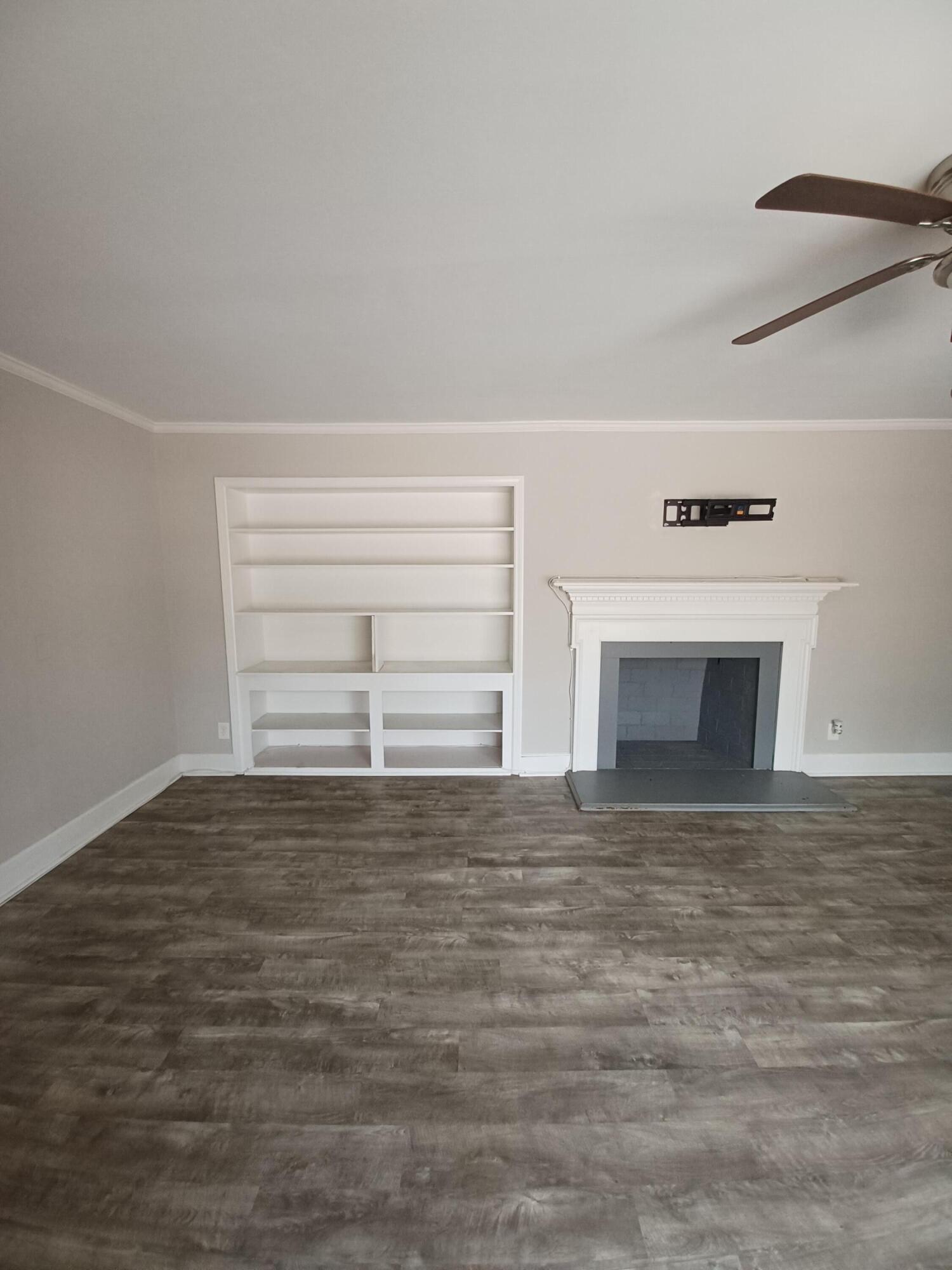 500 Haynes Street Walterboro, SC 29488 - Photo 4 of 46 20260308_134943