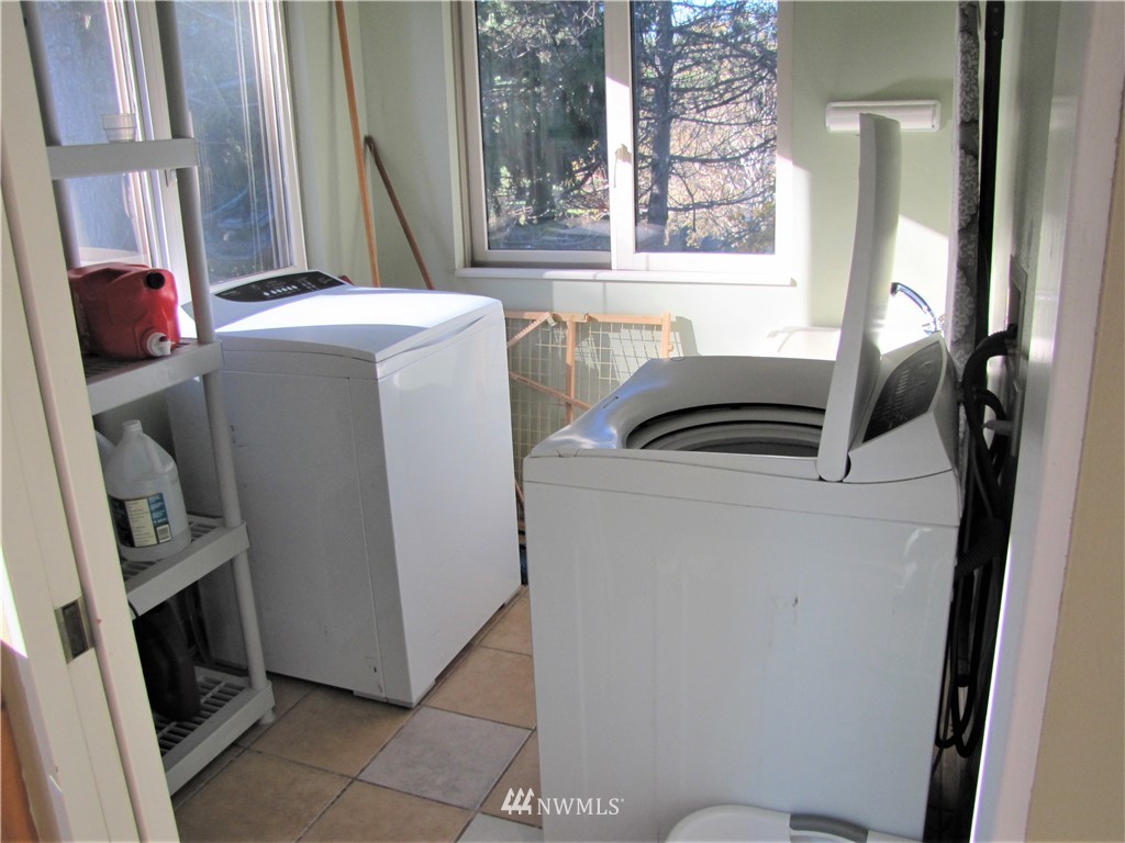 226 Guy Kelly Road Port Angeles, WA 98362 - Photo 11 of 40 a utility room with dryer and washer