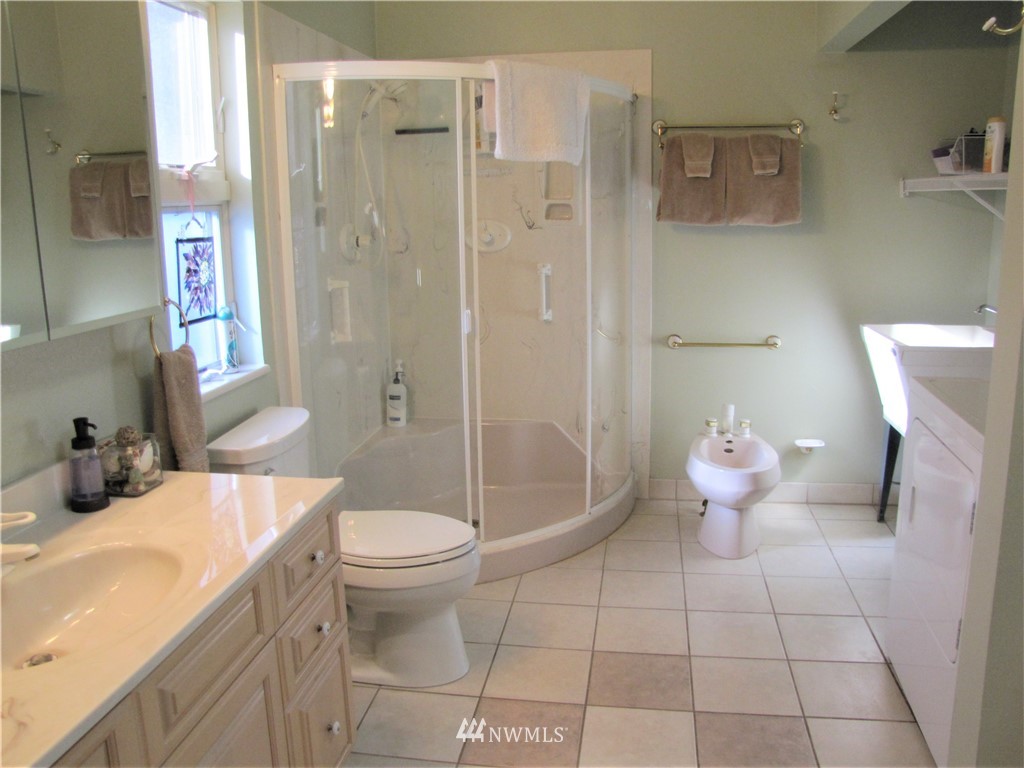 226 Guy Kelly Road Port Angeles, WA 98362 - Photo 19 of 40 a bathroom with a sink toilet and shower