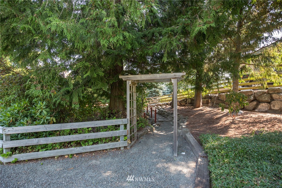 226 Guy Kelly Road Port Angeles, WA 98362 - Photo 33 of 40 a view of small yard with wooden fence