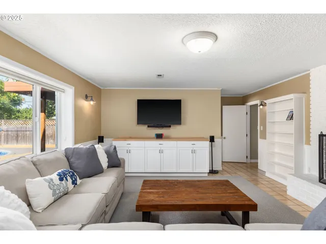 $969,000 | 6025 Southwest Spruce Avenue, Beaverton, OR 97005