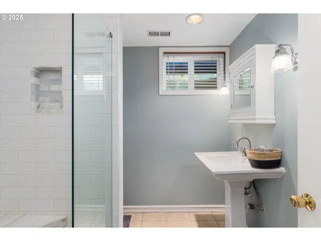 $969,000 | 6025 Southwest Spruce Avenue, Beaverton, OR 97005