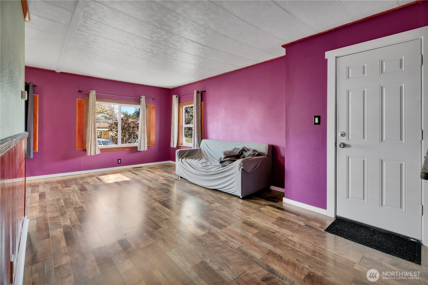 7311 Chambers Creek Road West, Unit 37 University Place, WA 98467 - Photo 4 of 23 a living room with furniture and a window