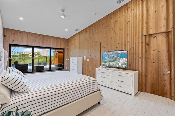 a view of entryway with a lot of stuff and door