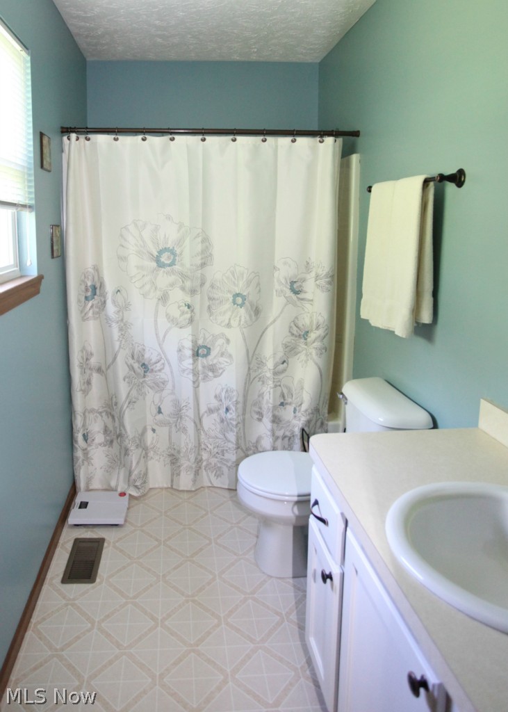 5640 Ridgeview Boulevard North Ridgeville, OH 44039 - Photo 14 of 25