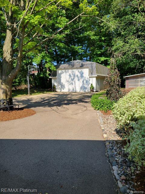 910 Dryer Farm Road Lansing, MI 48917 - Photo 5 of 25 Gallery Image 5