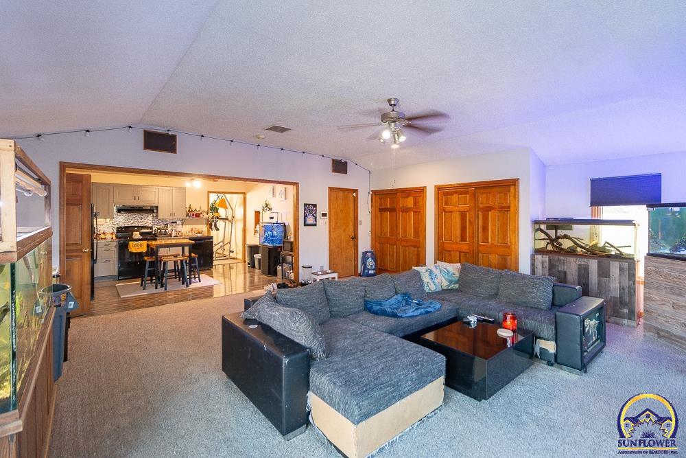 4032 Southwest 34th Street Topeka, KS 66614 - Photo 13 of 28