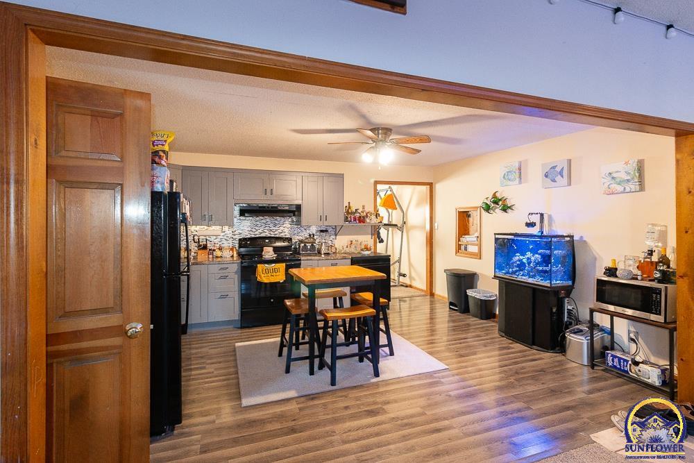 4032 Southwest 34th Street Topeka, KS 66614 - Photo 15 of 28