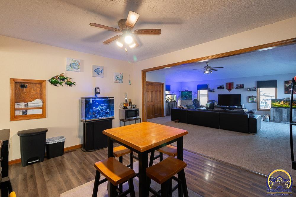 4032 Southwest 34th Street Topeka, KS 66614 - Photo 16 of 28