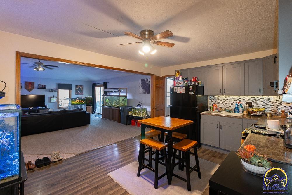 4032 Southwest 34th Street Topeka, KS 66614 - Photo 17 of 28