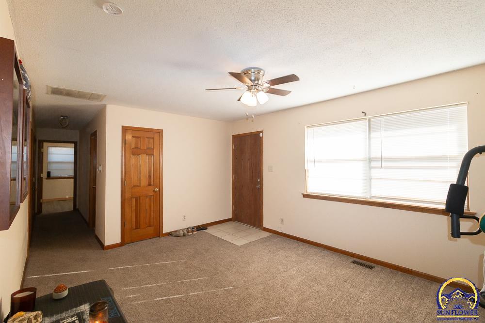 4032 Southwest 34th Street Topeka, KS 66614 - Photo 21 of 28