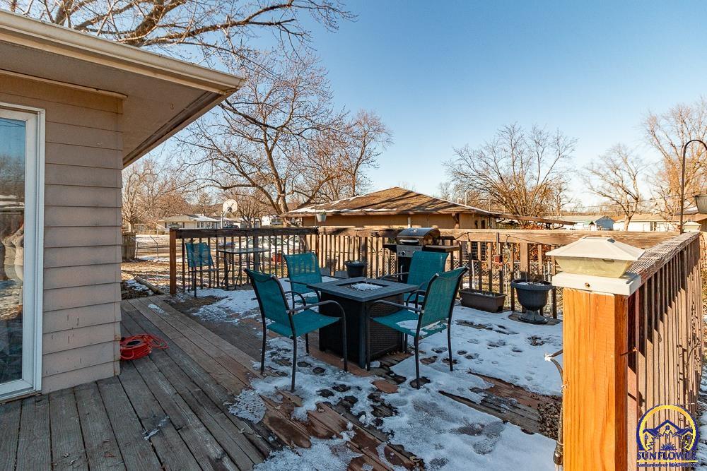 4032 Southwest 34th Street Topeka, KS 66614 - Photo 9 of 28