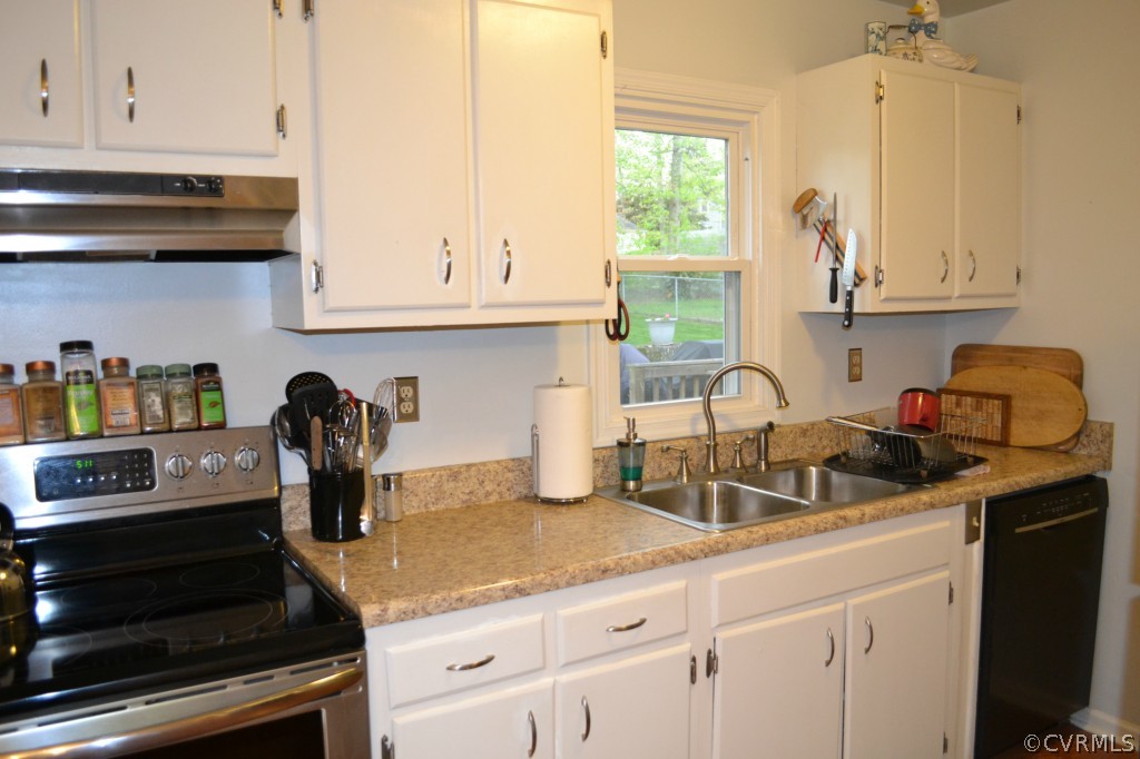 5413 Rollingway Road Chesterfield, VA 23832 - Photo 2 of 19 a kitchen with granite countertop a sink stainless steel appliances and cabinets