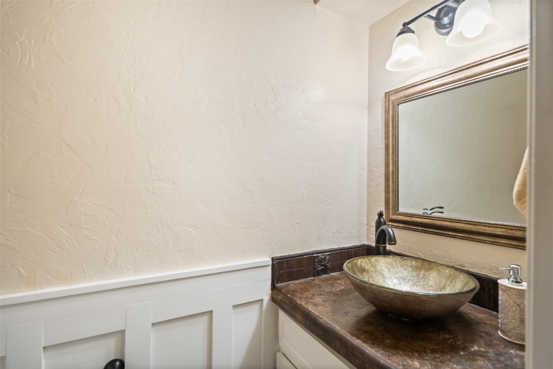 600 Hampton Hall Lane Conroe, TX 77302 - Photo 18 of 32 a bathroom with a granite countertop toilet and a sink