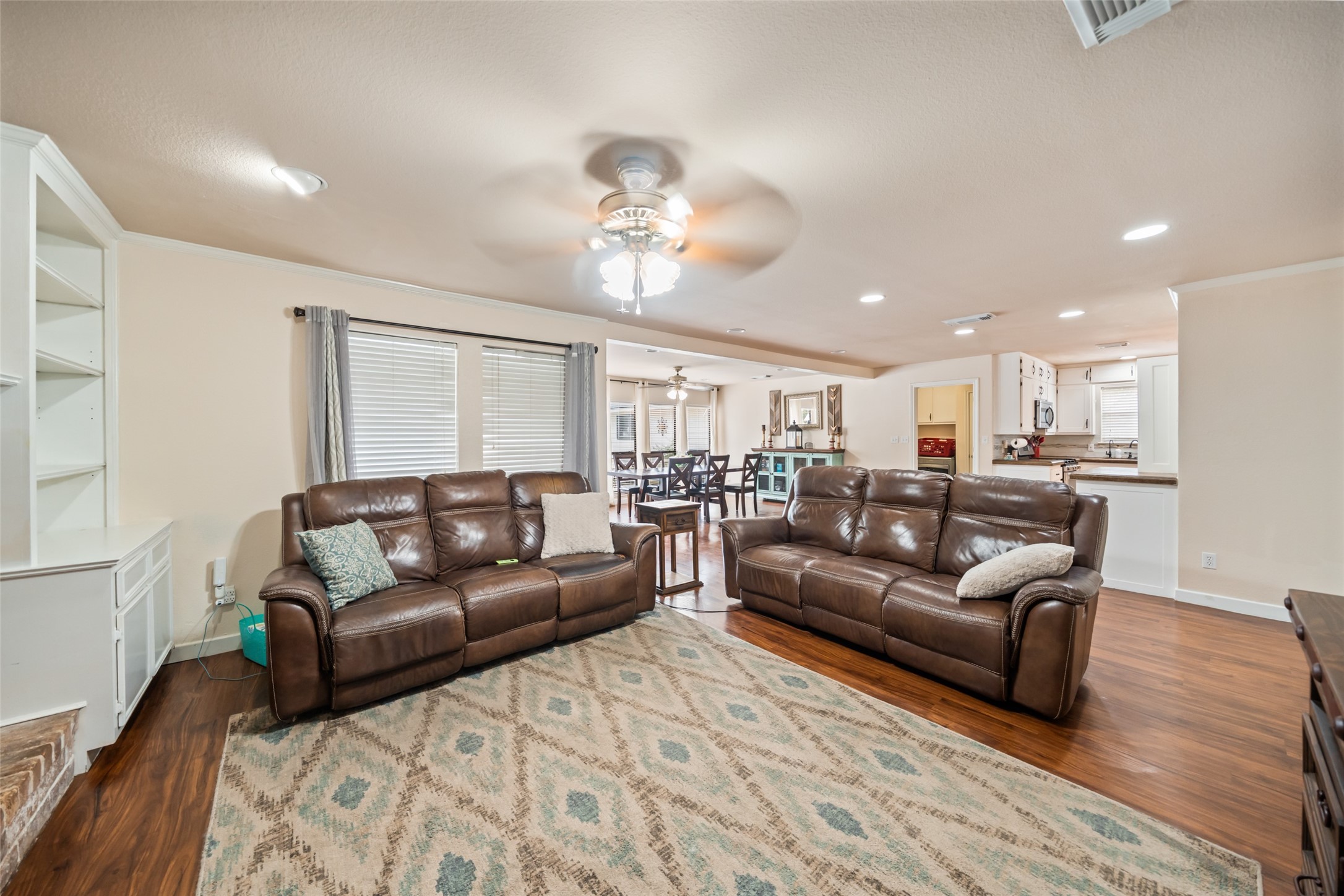 600 Hampton Hall Lane Conroe, TX 77302 - Photo 4 of 32 a living room with furniture and a chandelier